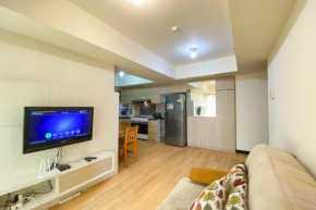 Cozy and Modern Look 2BR The Wave Kuningan Apartment By Travelio